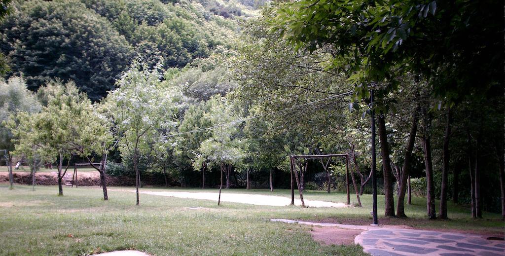 Albergue Turistico Valle Del Ambroz Hervas Exterior photo
