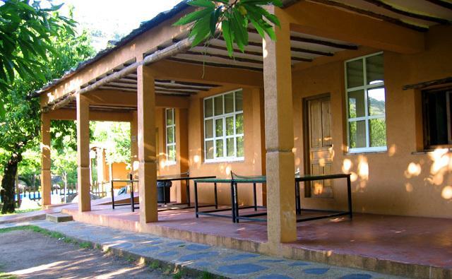 Albergue Turistico Valle Del Ambroz Hervas Exterior photo